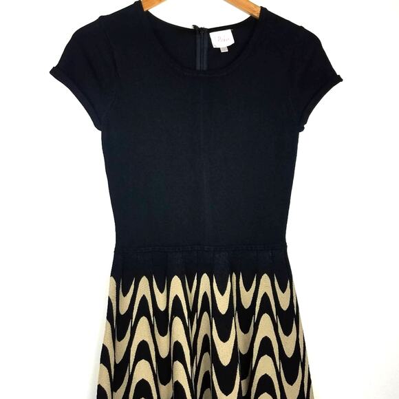 Parker | Short Sleeve Pleated Dress Black Tan - Picture 4 of 9